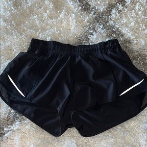 Lululemon Hotty Hot Low Rise Lined Shorts- 2.5”